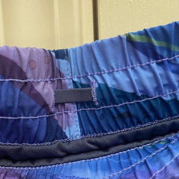 Athleta Mesh Racer 4” Watercolor print shorts - Picture 4 of 5